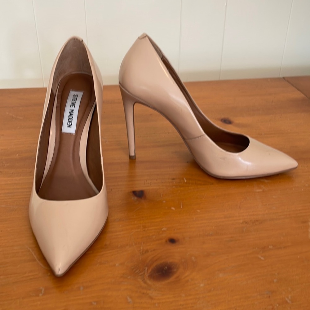 Steve Madden high heels. Size 8. Nude.